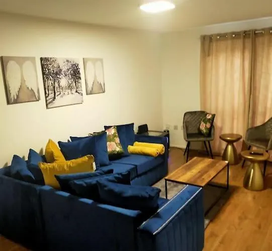 Impeccable 2-Bed House