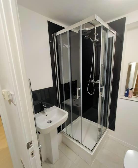 Impeccable 2-bed House Apartamento Londres